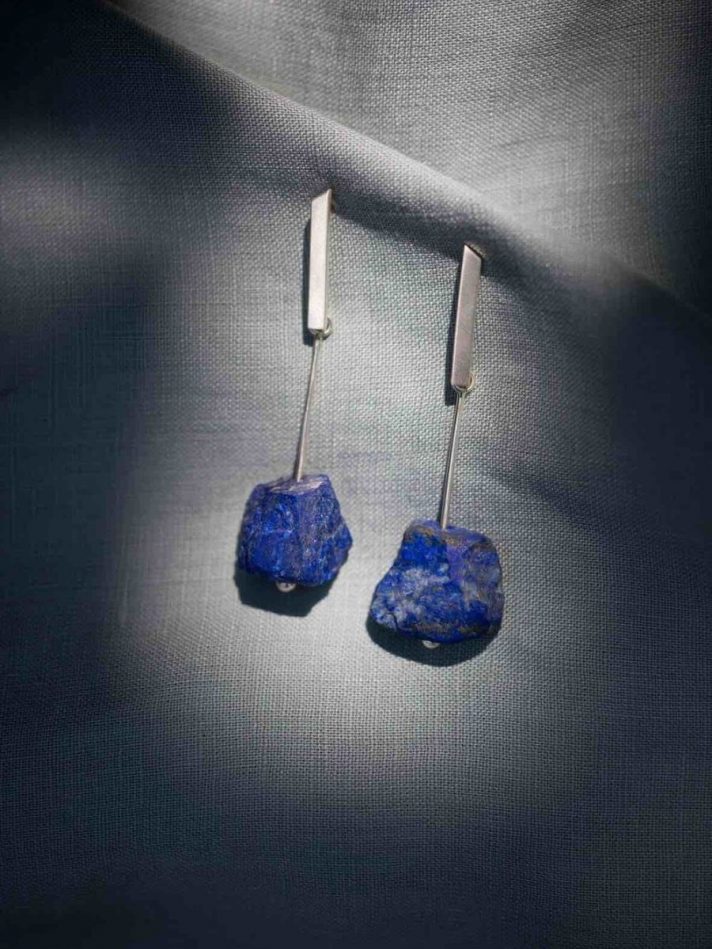 Hoa Tai Bạc Đá Lapis Lazuli – Lore Segers Jewels