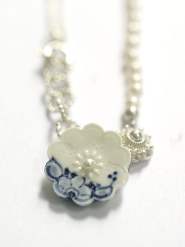 Vòng Cổ Bằng Sứ Màu Delft Blue – Hester Zagt Jewelry